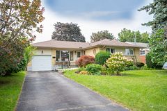 407 Glencastle Avenue, Oshawa, ON L1J 3K7
