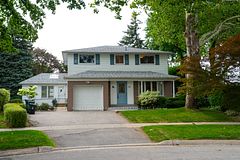 28 Monmouth Court, Toronto, ON M1H 2T5