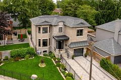 70 Parkview Hill Crescent, Toronto, ON M4B 1R4