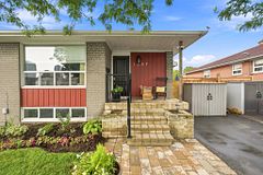 1387 Garvolin Avenue, Pickering, ON L1W 1J7
