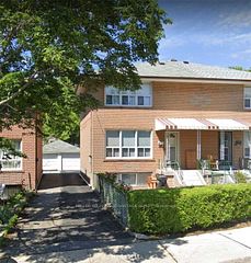 372 Highfield Road #Lower, Toronto, ON M4L 2V6