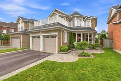 26 Woodlands Avenue, Whitby, ON L1R 2S9