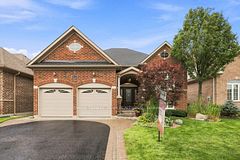 915 Black Cherry Drive, Oshawa, ON L1K 0P6