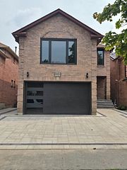 112 Ravenscroft Road, Ajax, ON L1T 1X1