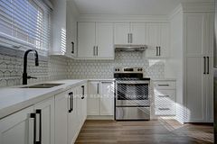 370 Colonsay Court Main, Oshawa, ON L1J 6H3