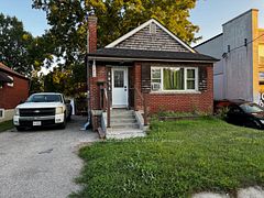 2935 St Clair Avenue E, Toronto, ON M4B 1N9