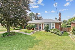 326 Cochrane Street, Whitby, ON L1N 5J3