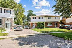 376 Vancouver Crescent, Oshawa, ON L1J 5X9