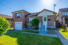 4 Harris Park Drive, Toronto, ON M1L 2Z9