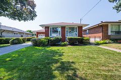 26 Mozart Avenue, Toronto, ON M1K 2V9