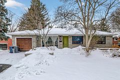 40 Brinloor Boulevard Main, Toronto, ON M1M 1L5