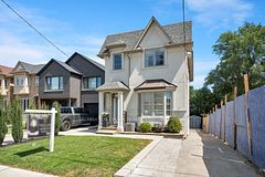 77 Leroy Avenue, Toronto, ON M4J 4G9