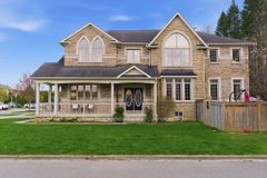1 Wilbert Hoar Court, Clarington, ON L1E 0B2