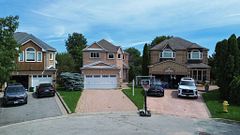 1595 Deerhurst Court, Pickering, ON L1V 6Y7