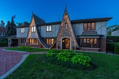 787 Simcoe Street N, Oshawa, ON L1G 4V9
