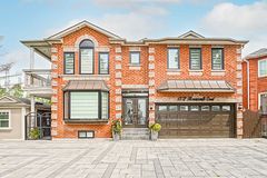 1592 Harrowsmith Court N, Pickering, ON L1X 2L9