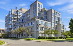 25 Cumberland Lane 514, Ajax, ON L1S 7K1
