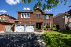 16 Donald Wilson Street, Whitby, ON L1R 2H5