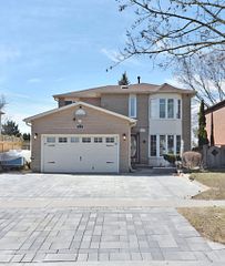 824 Crowells Street Lower, Oshawa, ON L1K 1X3