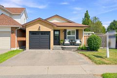 49 Granville Drive, Clarington, ON L1E 2W8
