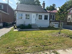 18 Phillip Avenue, Toronto, ON M1N 3P9