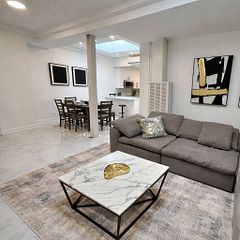 754 Queen Street E 3, Toronto, ON M4M 1H4