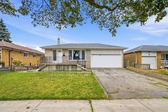 17 Amberjack Boulevard, Toronto, ON M1H 2J2