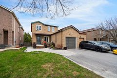 73 Hewitt Crescent, Ajax, ON L1S 7B4