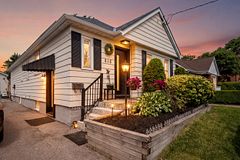 816 N SIMCOE Street N, Oshawa, ON L1G 4V8