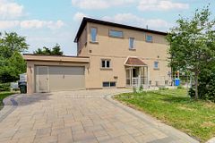 964 Pharmacy Avenue, Toronto, ON M1R 2G6