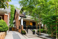 225 Gainsborough Road B, Toronto, ON M4L 3C7