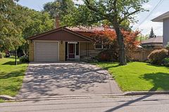 51 Allister Avenue, Toronto, ON M1M 3L2
