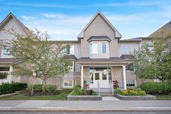 36 Petra Way 2, Whitby, ON L1R 0A5