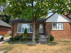 32 Marchington Circle S, Toronto, ON M1R 3M4