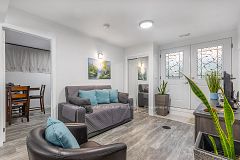 524 Simcoe Street S Lower, Oshawa, ON L1H 4J8