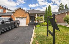7 Stirling Avenue, Clarington, ON L1E 1X7