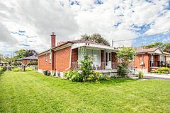 15 Maretta Avenue Lower, Toronto, ON M1K 3X8