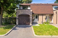 11 Livonia Place 32, Toronto, ON M1E 4W5