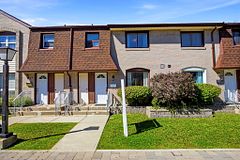 21 W Livonia Place 76, Toronto, ON M1E 4W5