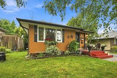 562 Capilano Crescent, Oshawa, ON L1H 7V2