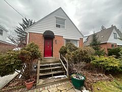 5 Hollydene Road B, Toronto, ON M1L 2A4