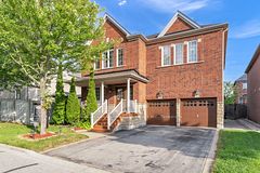 16 Bicknell Court, Ajax, ON L1T 0G3