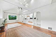 17 Arden Crescent upper, Toronto, ON M1L 3R6