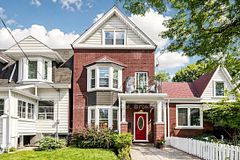 11 Ashland Avenue, Toronto, ON M4L 1J9