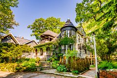 3025 Queen Street E, Toronto, ON M1N 1A5