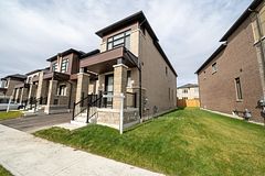 136 Ogston Crescent, Whitby, ON L1P 0H3