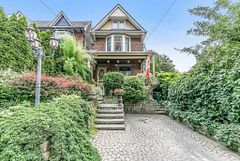 91 Ivy Avenue Upper, Toronto, ON M4L 2H8