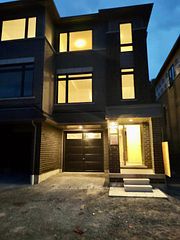 25 Emmas Way, Whitby, ON L1R 3K4