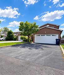 3 Montague Place, Toronto, ON M1W 3V5
