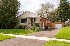 4 Bergen Road, Toronto, ON M1P 1R9